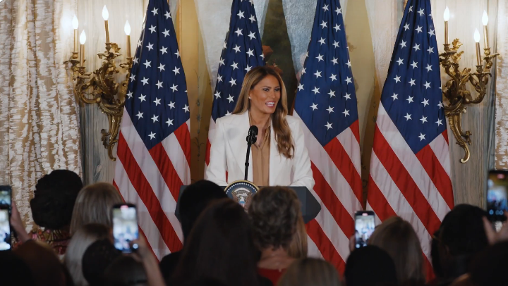 Меланія Трамп провела у Білому домі закритий показ автобіографічного фільму Меланія Трамп провела у Білому домі закритий показ автобіографічного фільму